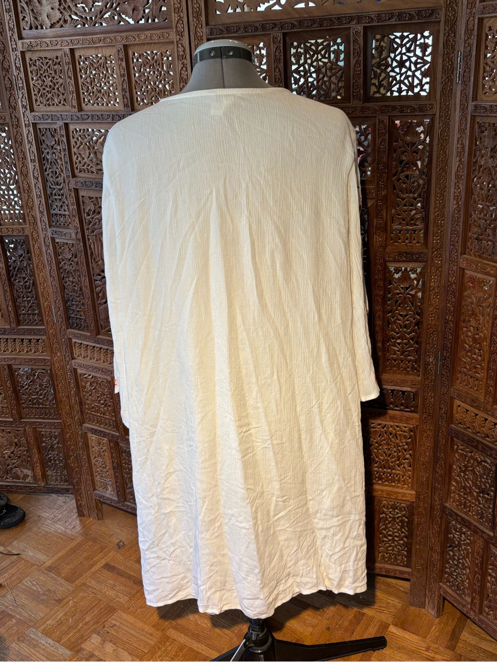 Embroidered White Cotton Tunic Dress with Multicolor Floral Detail - Picture 4 of 5